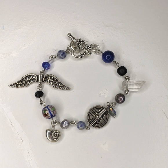 Bracelet with blue bead metal beads and a toggle clasp. Handmade by me. - Picture 2 of 4